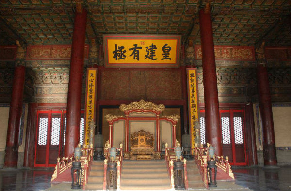 北京故宫太和殿为何没有满文？